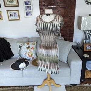 NWT.  Karen Kane. Dress A663